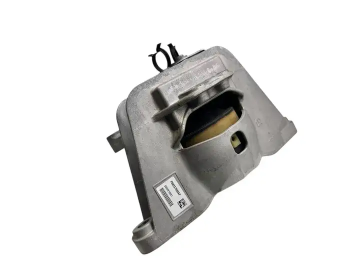 Chrysler Pacifica (2016 - )  68237965AF Опора двигателя