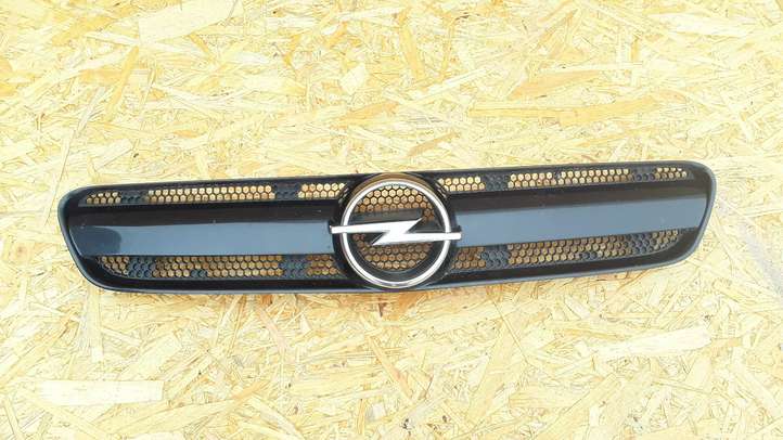 Opel Signum (2002 - 2008)  13123491 Передняя решётка