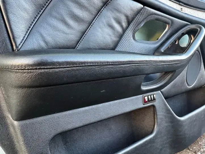 BMW 5 E39 (1996 - 2003) 8212793 Обшивка передней двери — фото 17