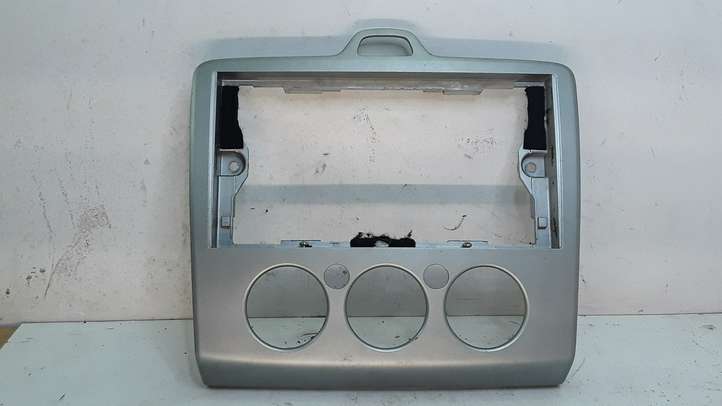 Ford Focus (2005 - 2008)  4M5118522ADW Отделка радио/ навигации