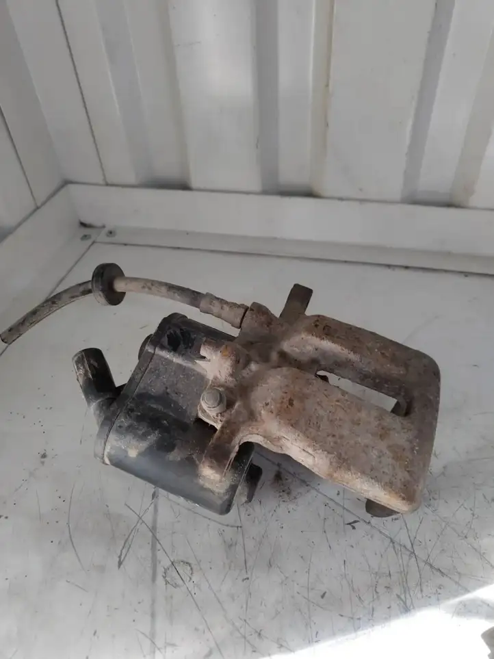 Audi A6 S6 C6 4F (2004 - 2008) Задний тормозной цилиндр — фото 1