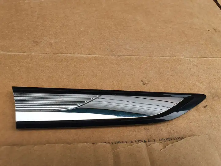 Volkswagen Tiguan (2016 - 2020) 5NA853688J Эмблема модели — фото 1