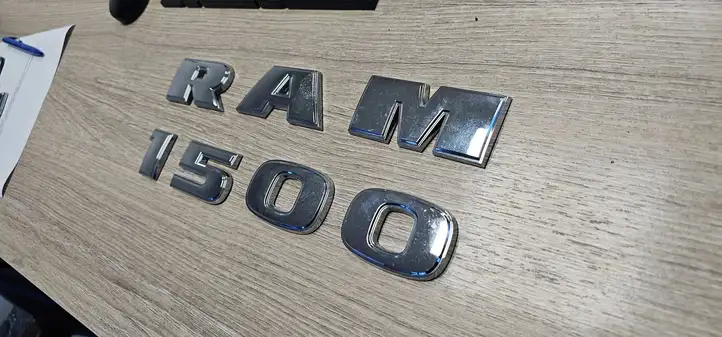 Dodge Ram (2018 - ) Эмблема модели на переднюю дверь — фото 2