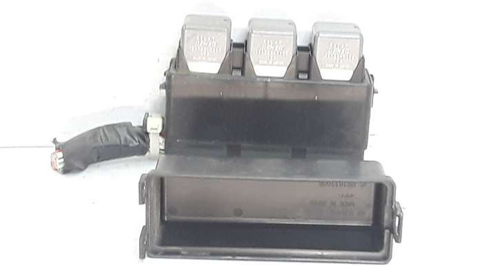 Subaru Impreza III (2008 - 2011)  1567002960 Блок монтирования реле