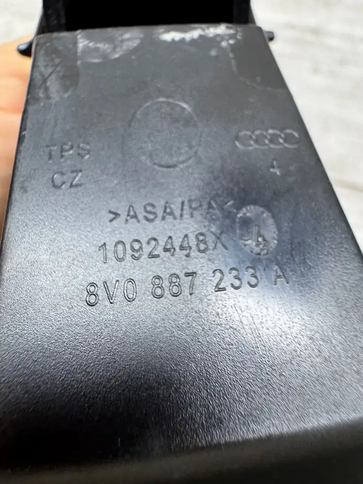 Audi A3/S3 8V (2012 - 2016) 8V0887233A Заглушка ISOFIX — фото 2