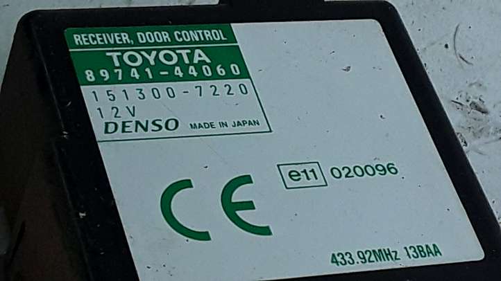 Toyota Avensis Verso (2001 - 2004)  8974144060 Блок управления дверью