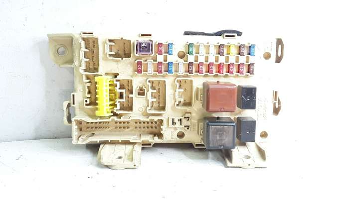 Toyota Avensis Verso (2001 - 2004)  8922144040 Блок предохранителей