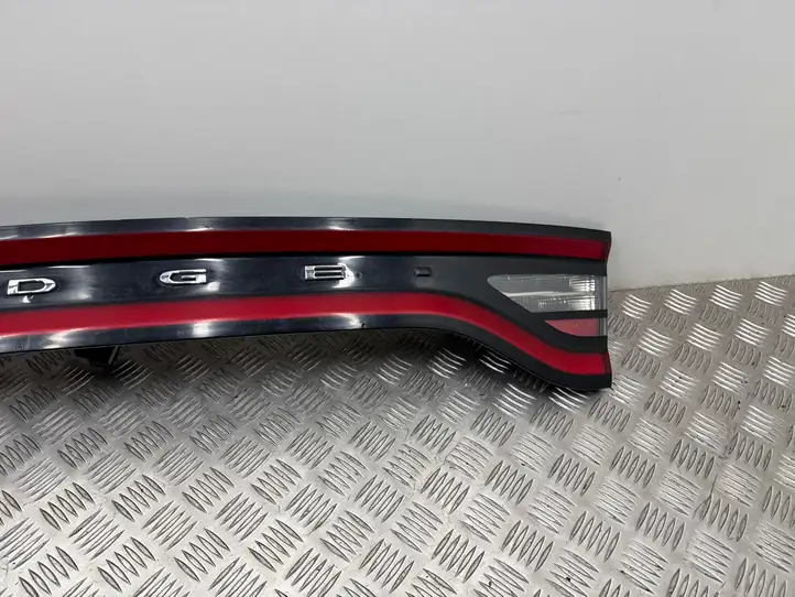 Dodge Charger (2014 - ) Задний фонарь в крышке багажника — фото 2
