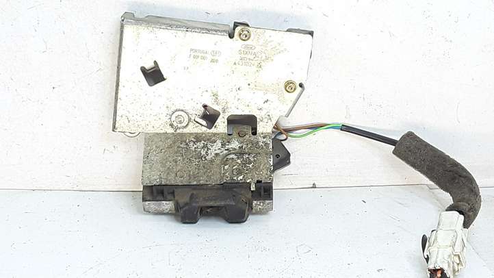 Ford Mondeo Mk III (2000 - 2007)  3S71A43102AA Замок задней крышки