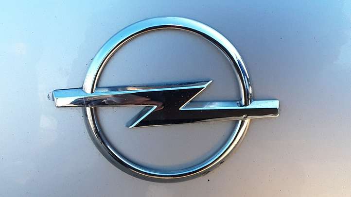 Opel Meriva (2006 - 2010)   Значок производителя / буквы модели