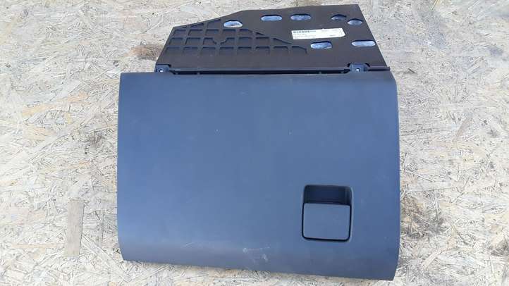 Opel Vectra (2002 - 2005)  13151872 Комплект ящика для вещей (бардачка)