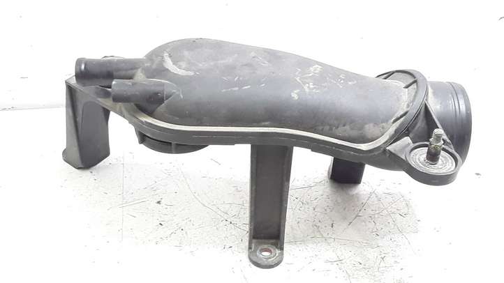 Skoda Fabia Mk1 (6Y) (1999 - 2007)  047129654A Деталь (детали) канала забора воздуха