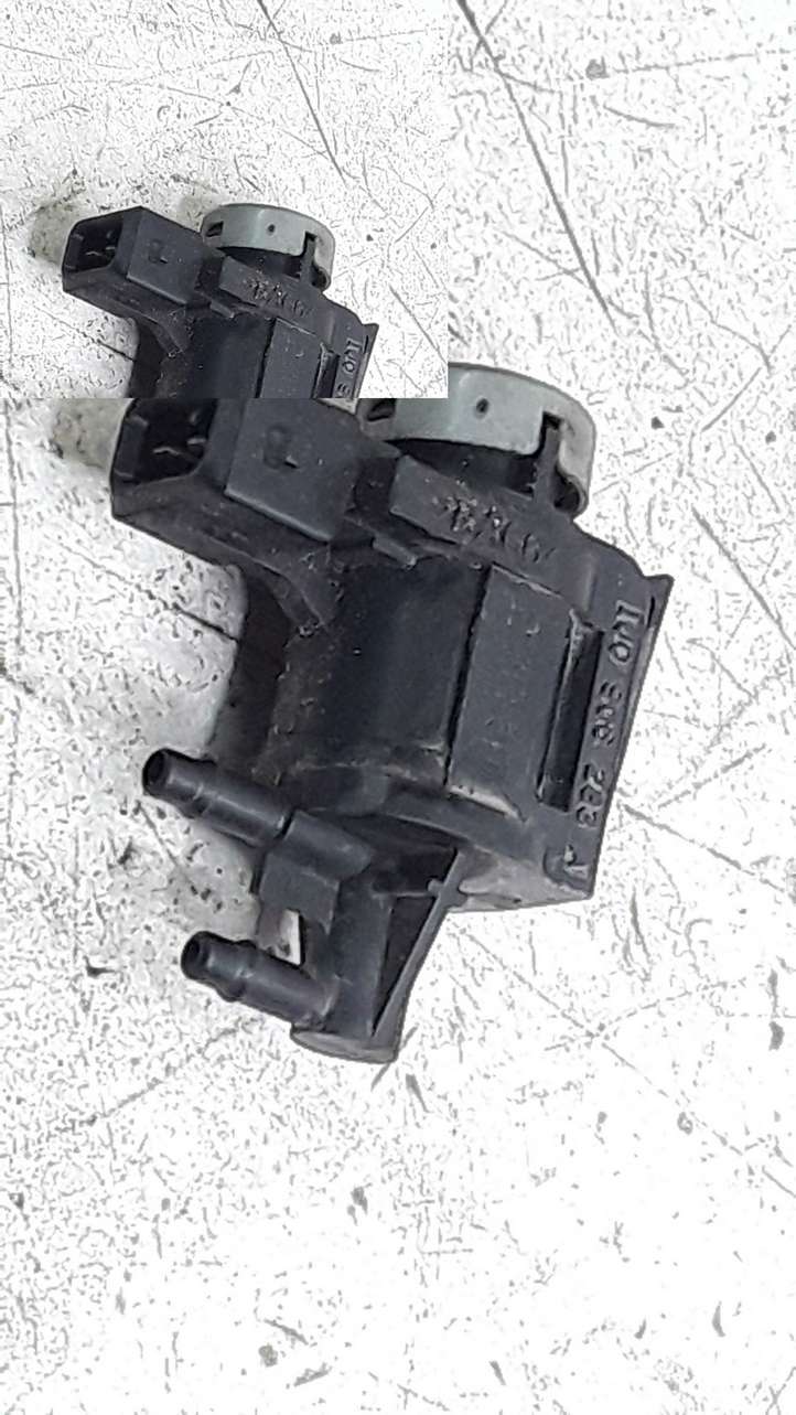 Audi A4 (2000 - 2006)  1J0906283A Соленоидный клапан