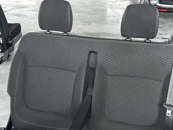 Renault Trafic III (X82) (2014 - ) Третий ряд сидений — фото 2