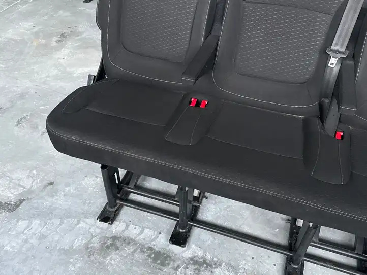 Renault Trafic III (X82) (2014 - ) Третий ряд сидений — фото 3