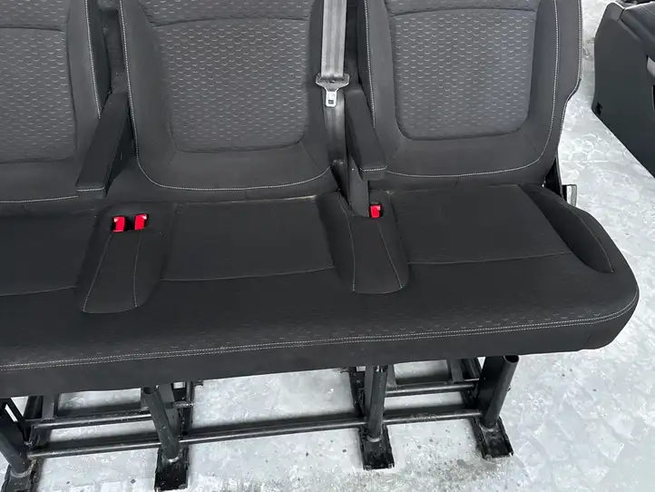 Renault Trafic III (X82) (2014 - ) Третий ряд сидений — фото 4