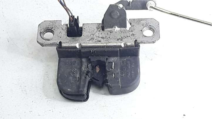 Seat Ibiza III (6L) (2002 - 2008)  6L6827505A Замок задней крышки