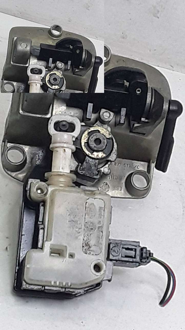 Seat Ibiza III (6L) (2002 - 2008)  6L6827573B Ручка задней крышки