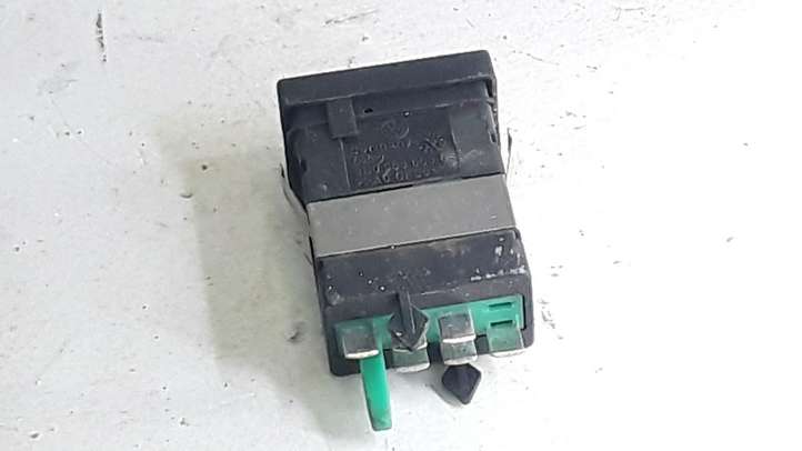 Volkswagen PASSAT B5 (1997 - 2000)  3B0963563C Включатель обогрева