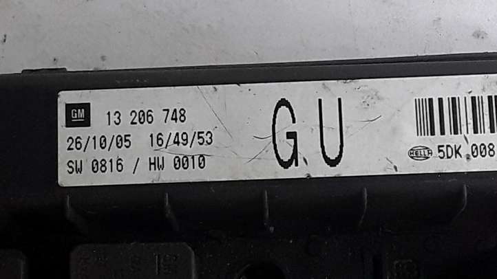 Opel Astra (2004 - 2009)  13206748 Блок предохранителей