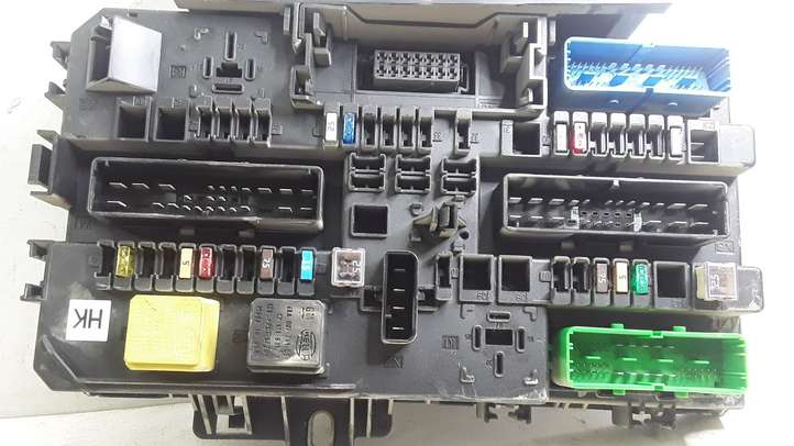 Opel Astra (2004 - 2009)  13115937 Блок предохранителей