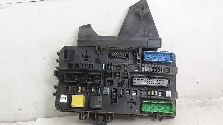 Opel Astra (2004 - 2009)  13115937 Блок предохранителей