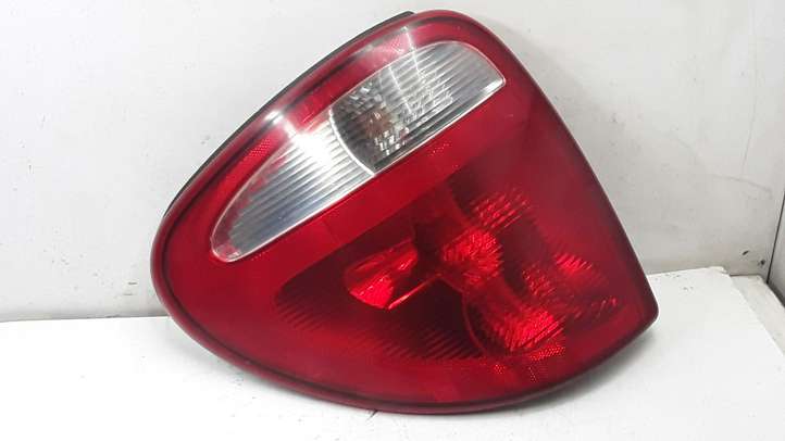 Chrysler Voyager (2001 - 2004)  04857601 Задний фонарь в кузове