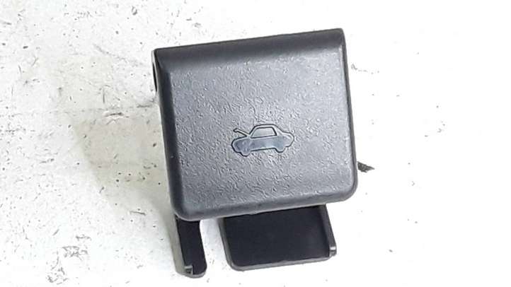 Mazda 6. (2005 - 2007)   Ручка капота