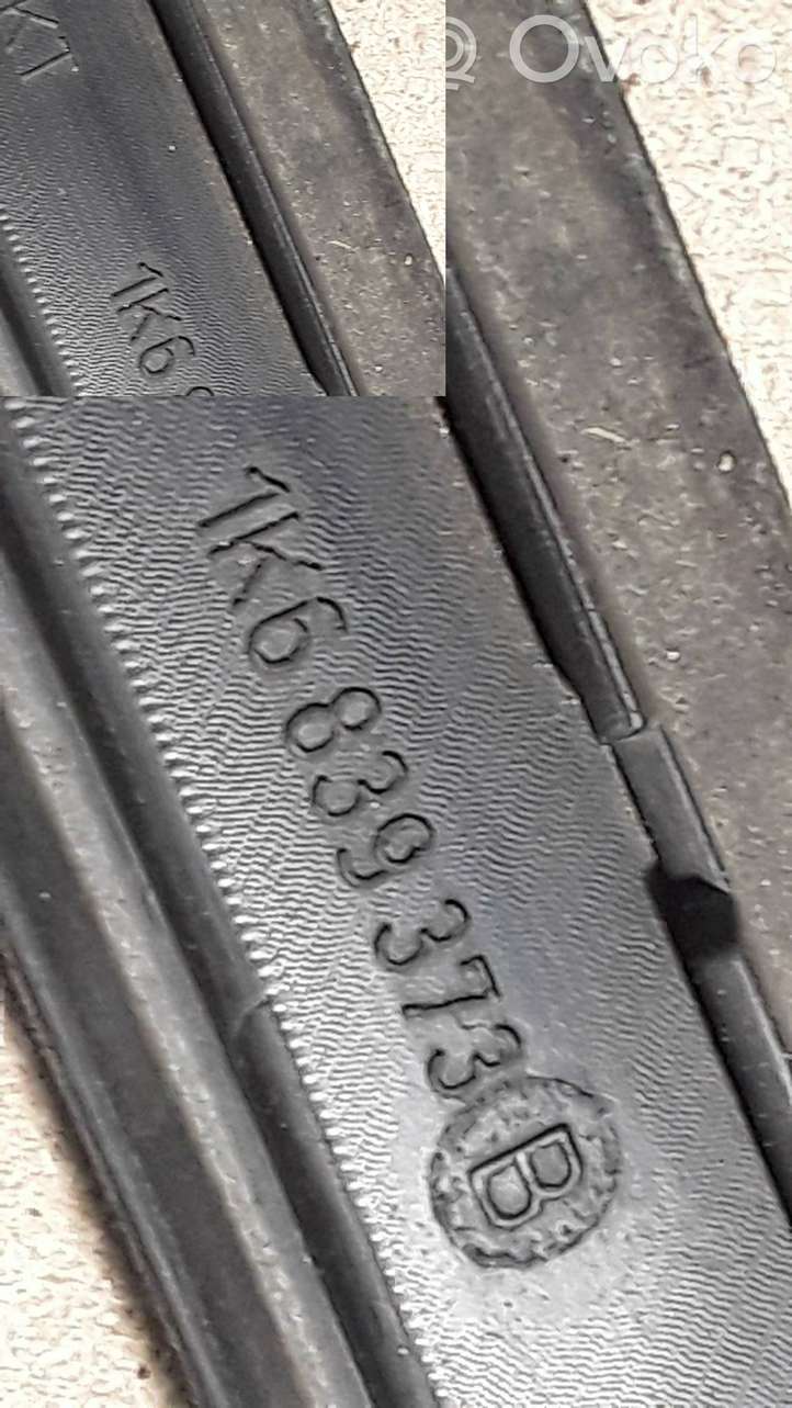 Volkswagen Golf V (2003 - 2009)  1K6839373 Уплотнительная резина на задних дверях