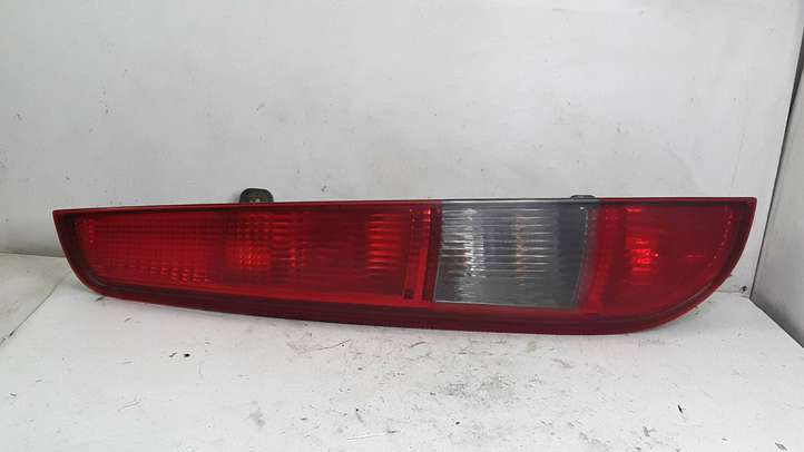 Ford Focus (2005 - 2008)  4M5113N004C Задний фонарь в кузове