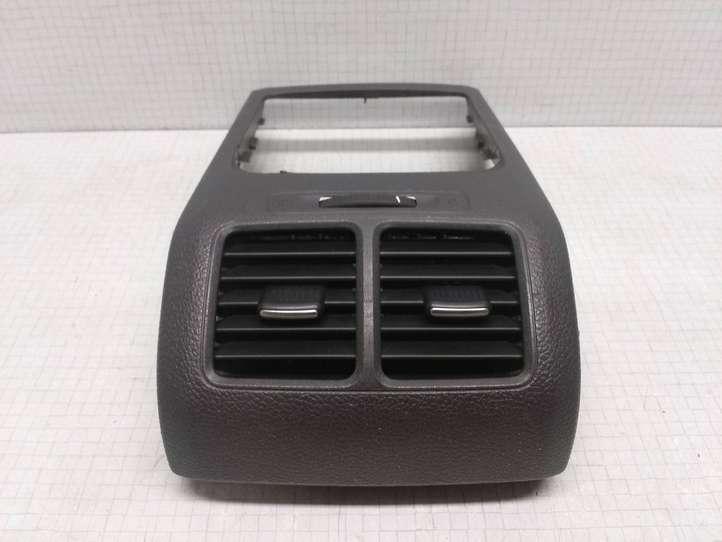 Volkswagen Golf V (2003 - 2009)  1K0864298B Центральный дефлектор