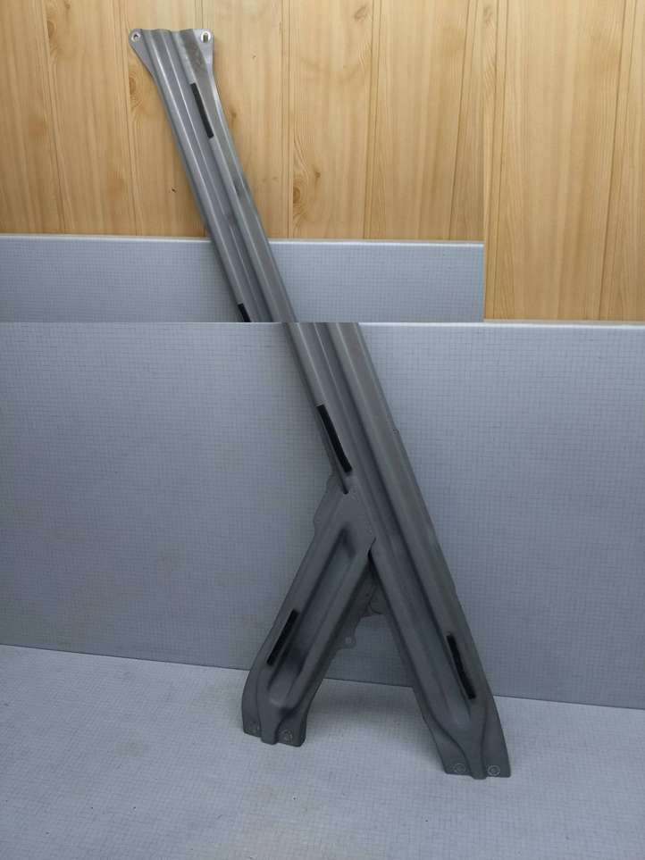 Volkswagen Golf V (2003 - 2009)  1K0831548B Другая деталь отделки пере́дней дверей