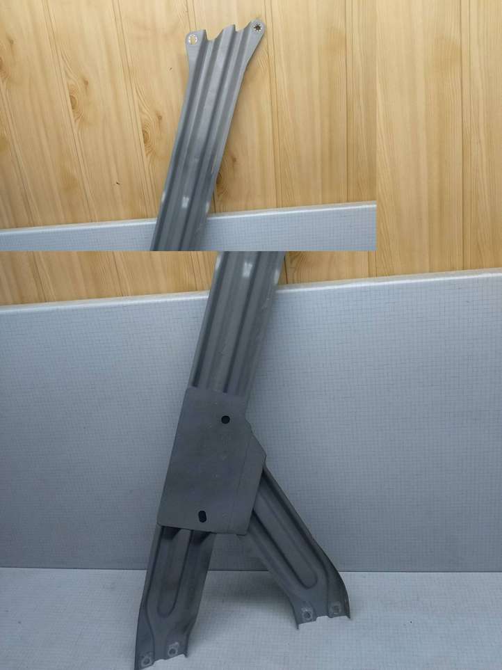 Volkswagen Golf V (2003 - 2009)  1K0831548B Другая деталь отделки пере́дней дверей