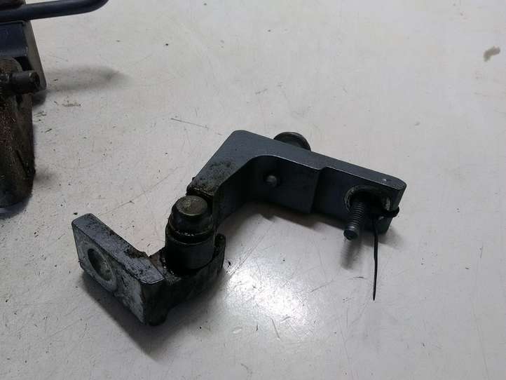 Volkswagen Touareg I (2002 - 2010)  7L0831411 Комплект петель передней двери