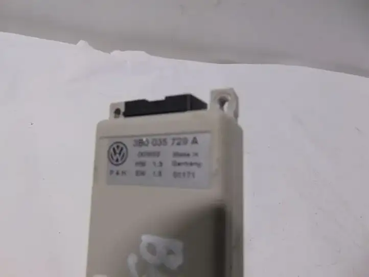 Volkswagen PASSAT B5.5 (2001 - 2005) 3B0035729A Блок GSM — фото 4