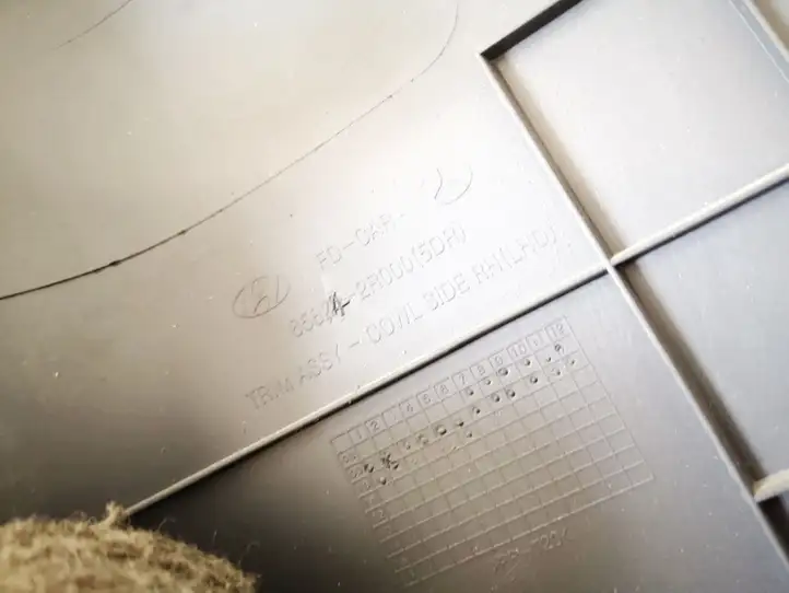 Hyundai i30 (2007 - 2012)  858242r000 Другая деталь салона