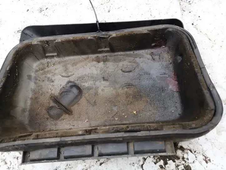 Nissan  (2000 - 2006)   Другая деталь салона