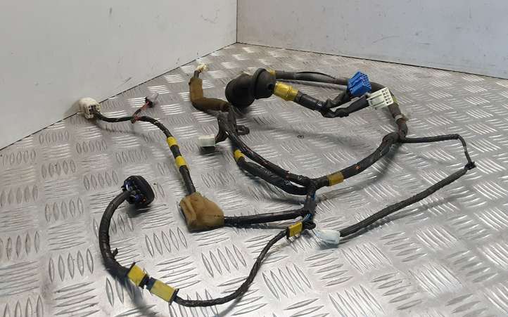 Toyota Land Cruiser (HDJ90) (1996 - 2002)  8215260201 Проводка передних дверей