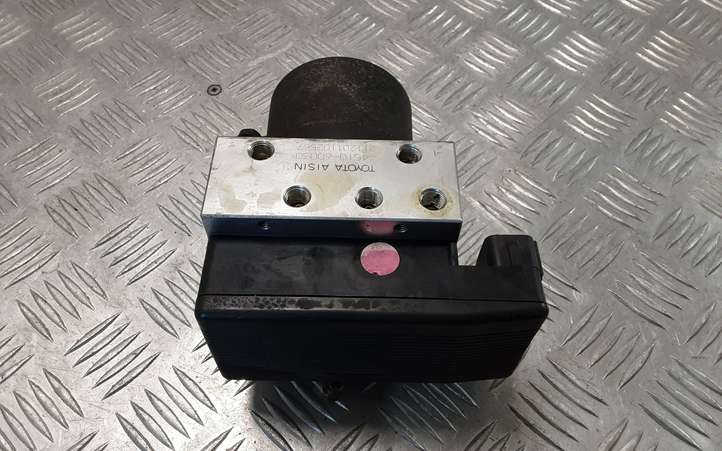 Toyota Land Cruiser (HDJ90) (1996 - 2002)  4451060030 Блок ABS