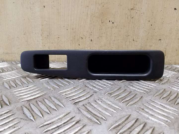 Nissan Qashqai (2006 - 2010)  82950JD000 Отделка  кнопки стеклоподъемника