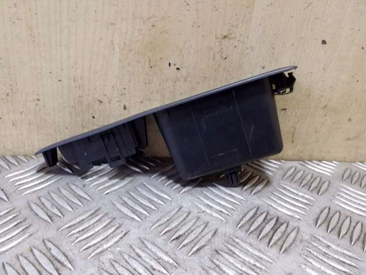 Nissan Qashqai (2006 - 2010)  82950JD000 Отделка  кнопки стеклоподъемника