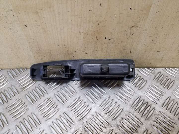Nissan Qashqai (2006 - 2010)  82950JD000 Отделка  кнопки стеклоподъемника