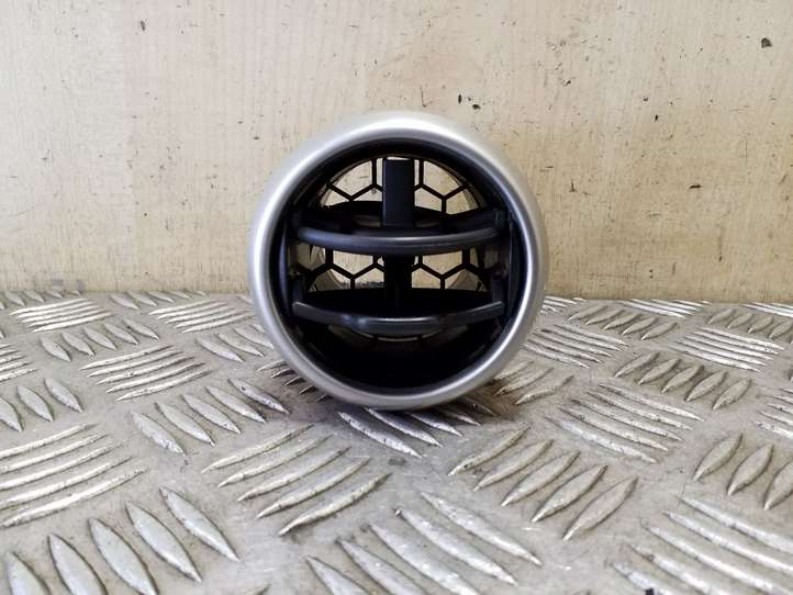 Nissan Qashqai (2006 - 2010)  68760JD10A Центральный дефлектор