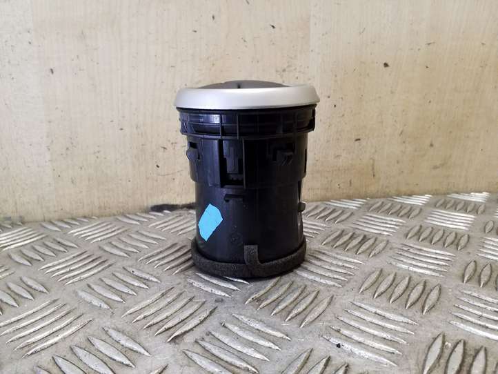Nissan Qashqai (2006 - 2010)  68760JD10A Центральный дефлектор