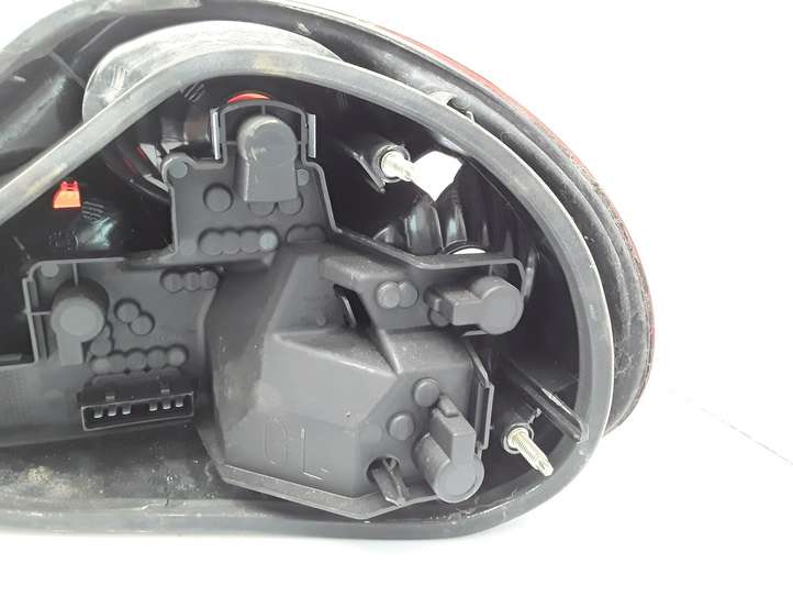 Jaguar X-Type (2001 - 2008)  AR002A01RS102IB02F00 Задний фонарь в кузове
