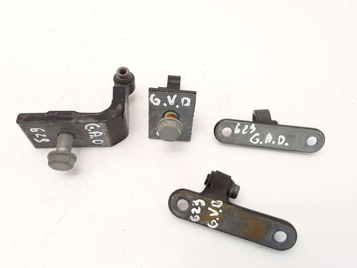 BMW 5 F10 F11 (2009 - 2016)  7185634  Комплект петель задней двери