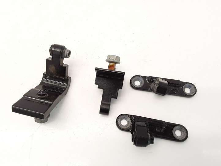 BMW 5 F10 F11 (2009 - 2016)  7185634  Комплект петель задней двери