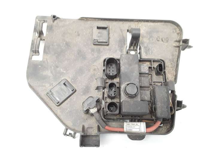 BMW 5 F10 F11 (2009 - 2016)  7590620 Узел подключения плюсовых проводов