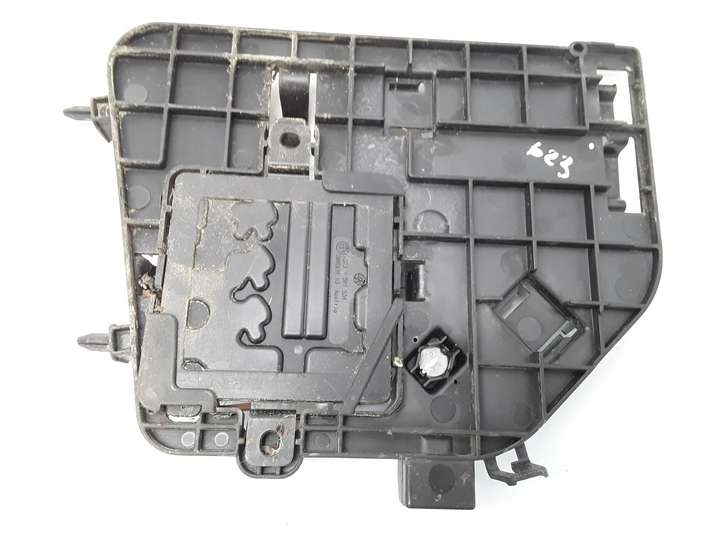 BMW 5 F10 F11 (2009 - 2016)  7590620 Узел подключения плюсовых проводов
