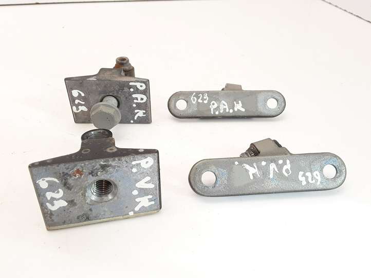 BMW 5 F10 F11 (2009 - 2016)  7185617 Комплект петель передней двери